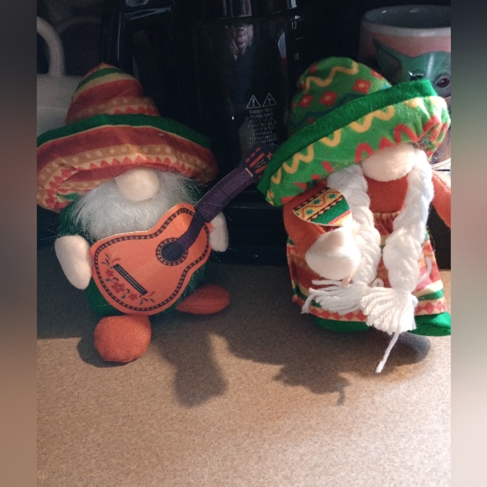 Festive Gnome Figurines with Sombreros